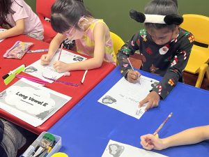 Interactive reading classes designed for children to enhance reading fluency